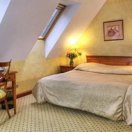 Opera Otel 3*